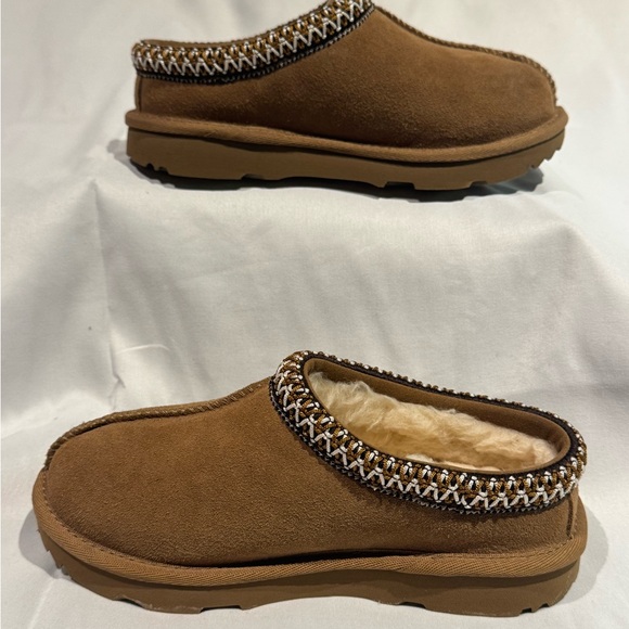 UGG Tasman Slipper/Shoe. Little Kid Size 13 in Chestnut. Like new condition! - Picture 2 of 10